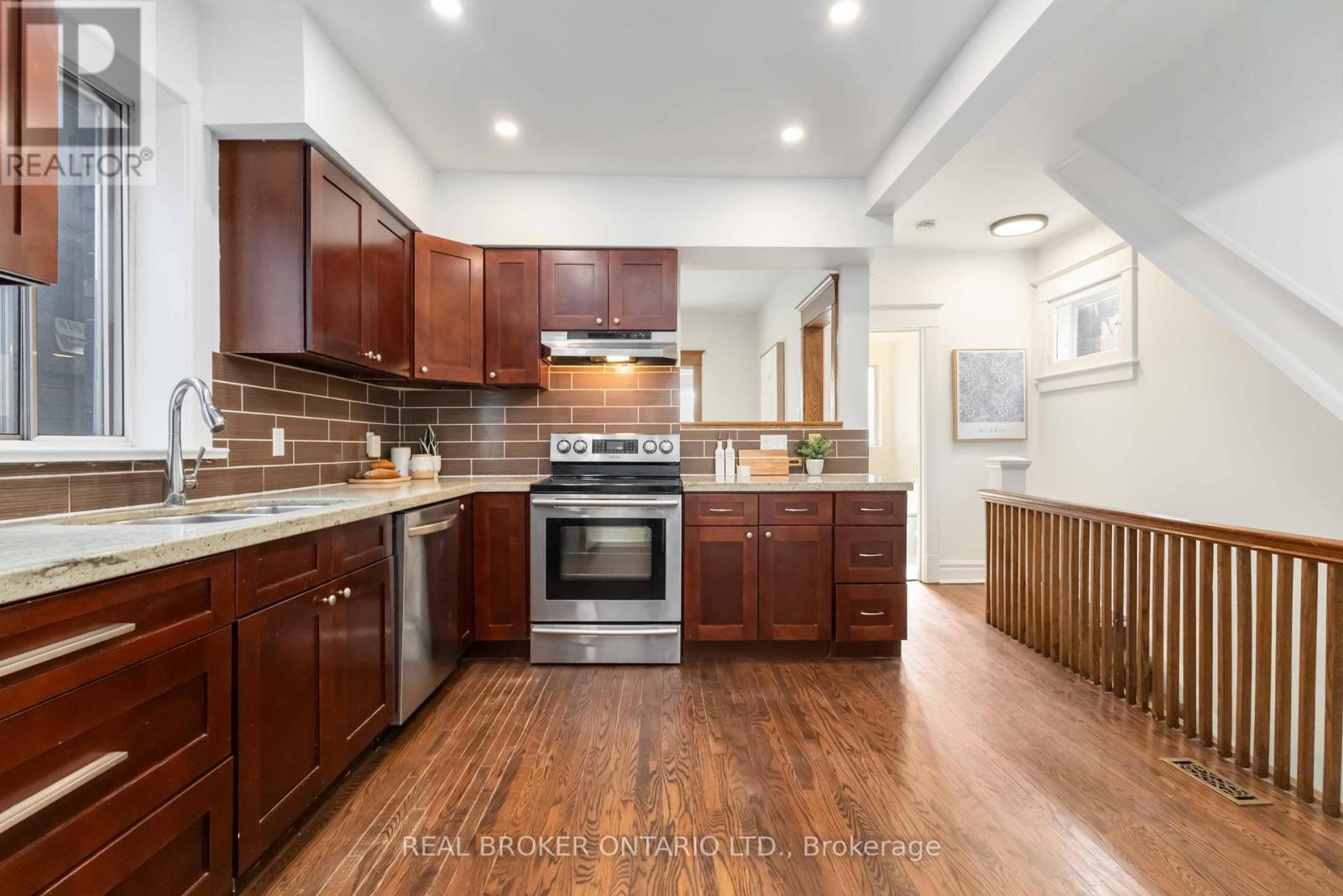 284 Waverley Road, Toronto, Ontario  M4L 3T6 - Photo 13 - E12209084