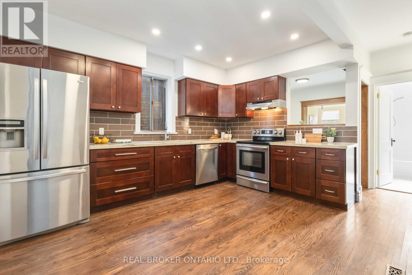 284 Waverley Road, Toronto, Ontario  M4L 3T6 - Photo 3 - E12209084