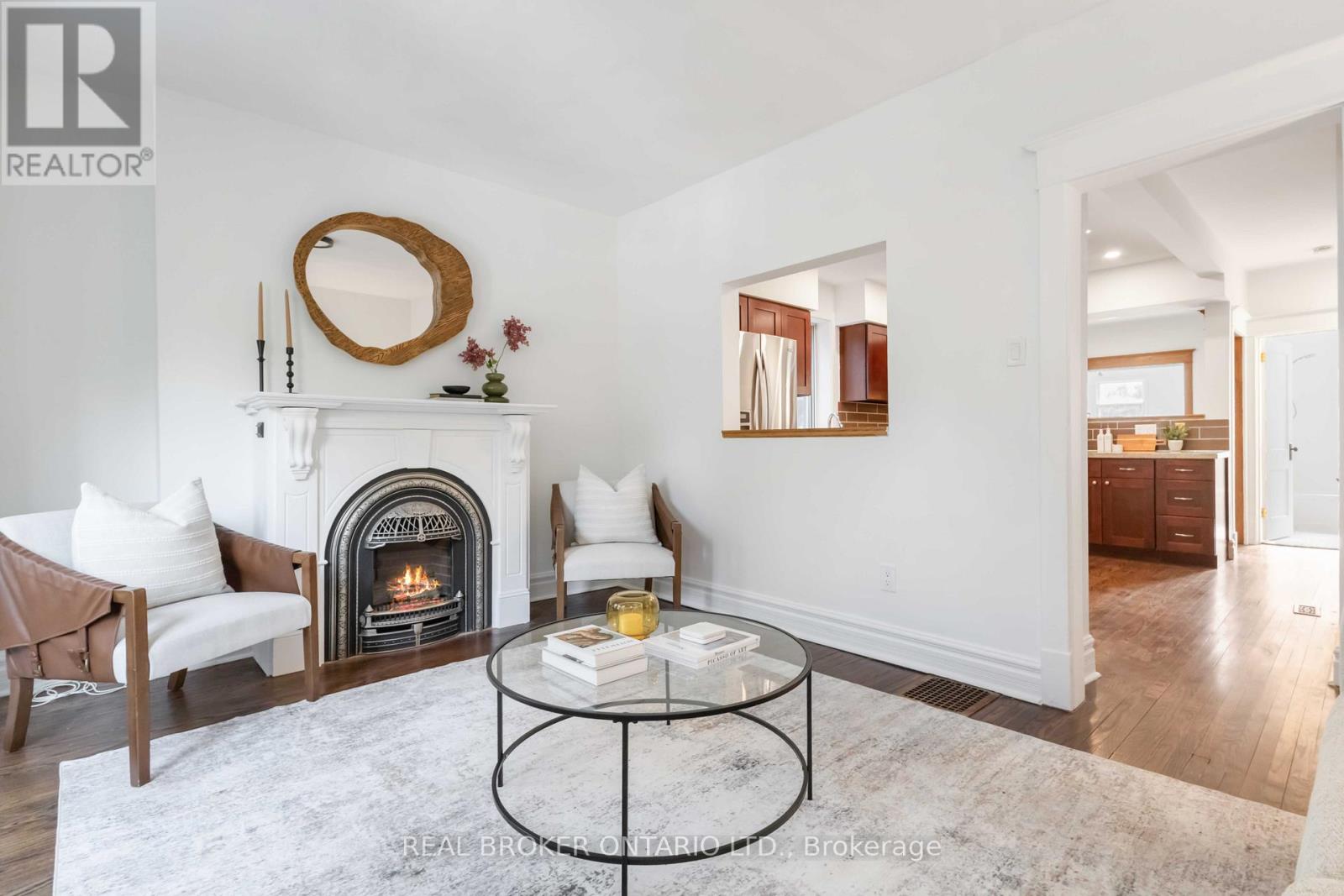 284 Waverley Road, Toronto, Ontario  M4L 3T6 - Photo 6 - E12209084