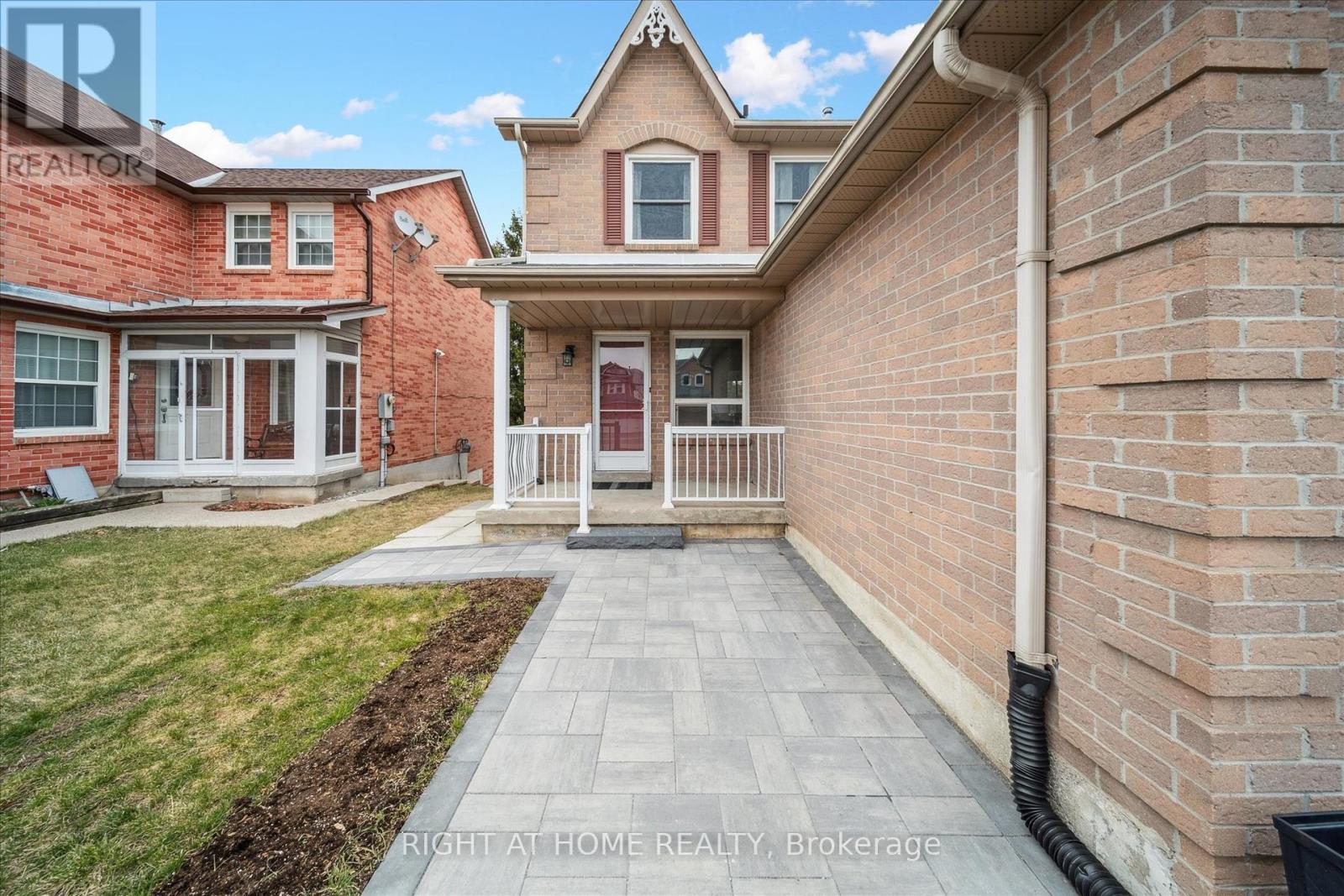 2130 Blue Ridge Crescent, Pickering, Ontario  L1X 2M7 - Photo 3 - E12209101