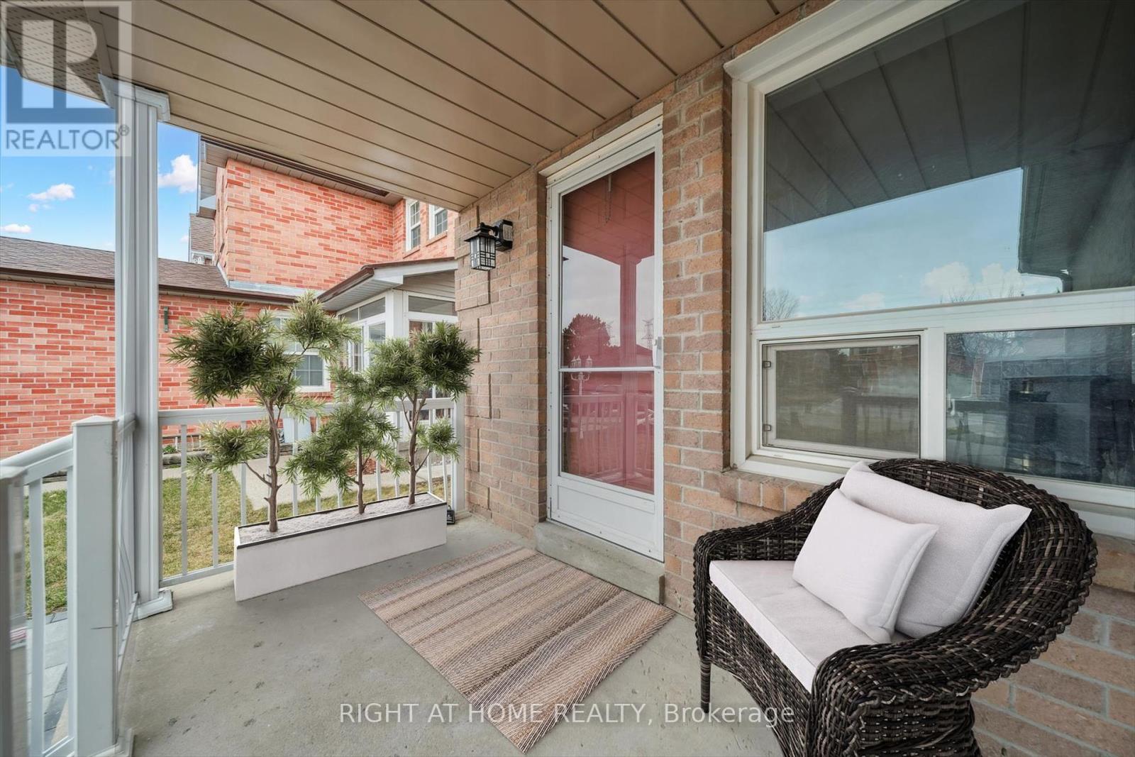 2130 Blue Ridge Crescent, Pickering, Ontario  L1X 2M7 - Photo 5 - E12209101