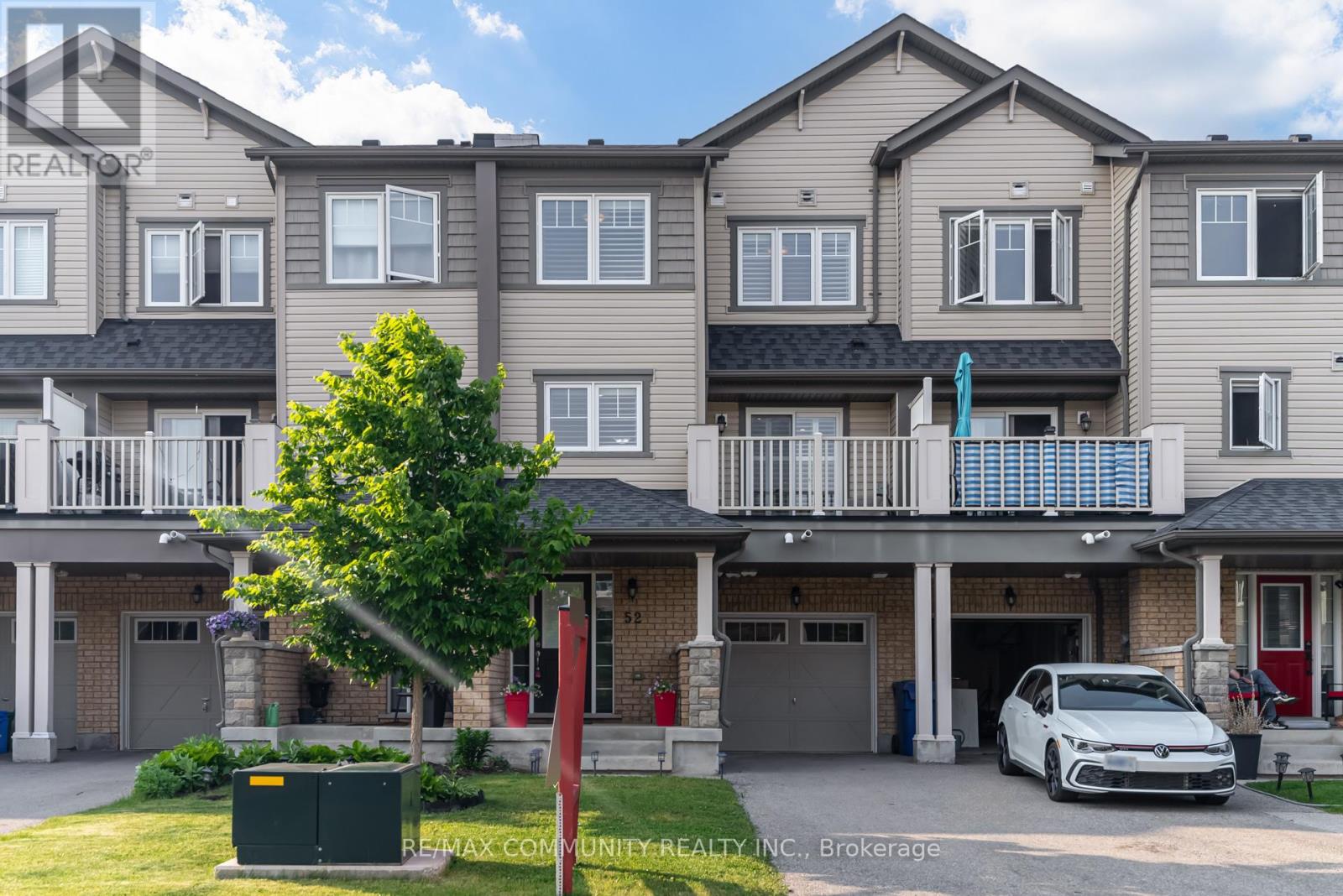 52 NEARCO CRESCENT, Oshawa, Ontario
