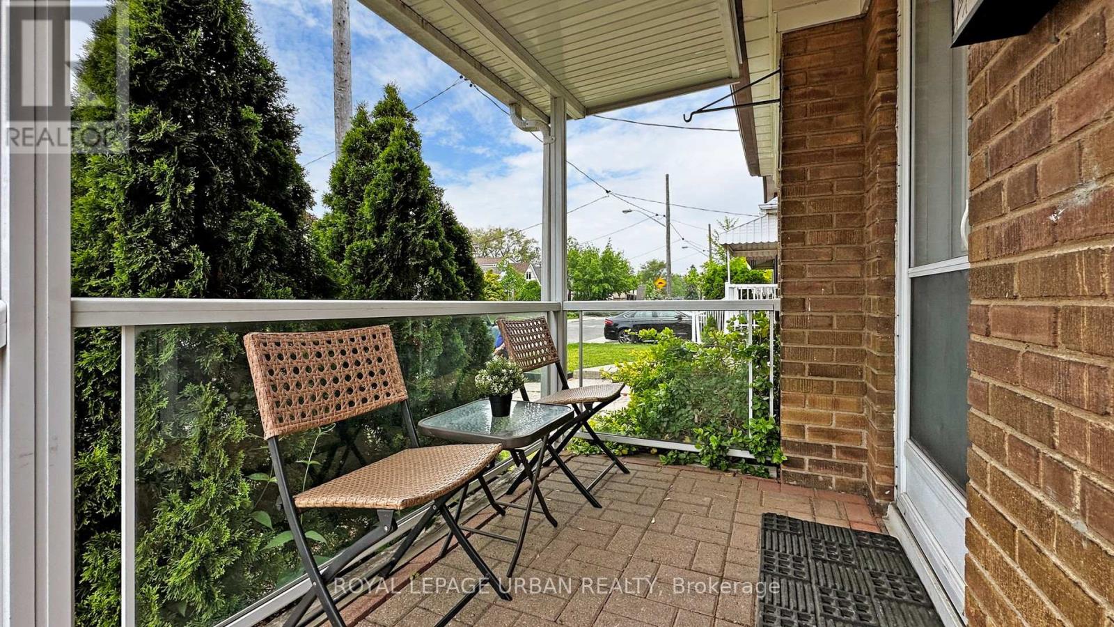 61 Binswood Avenue, Toronto (East York), Ontario  M4C 3N8 - Photo 4 - E12209226