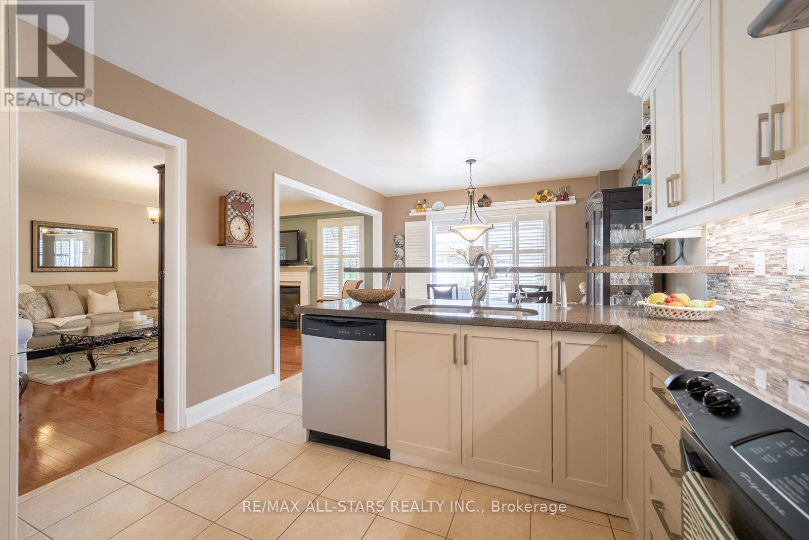 124 Richard Coulson Crescent, Whitchurch-Stouffville, Ontario  L4A 0H9 - Photo 17 - N12208760
