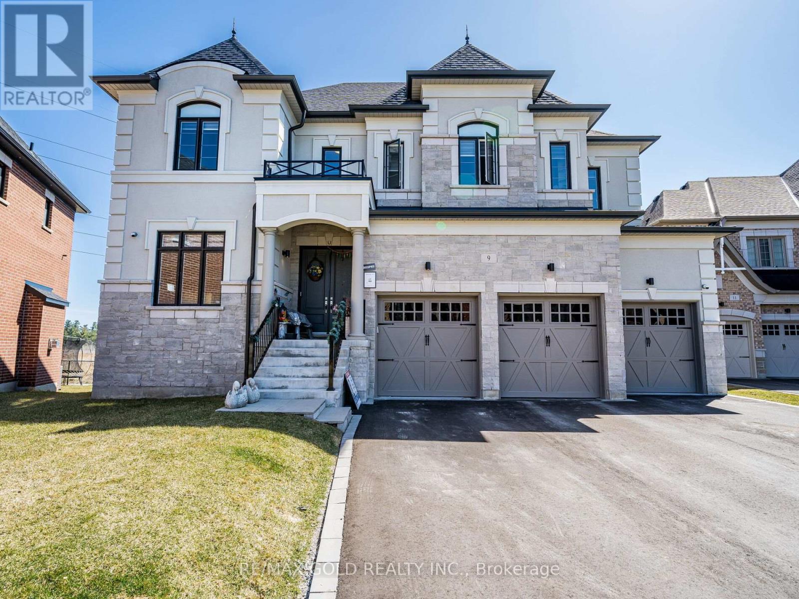 9 MOUNTAIN VISTA COURT, Vaughan, Ontario