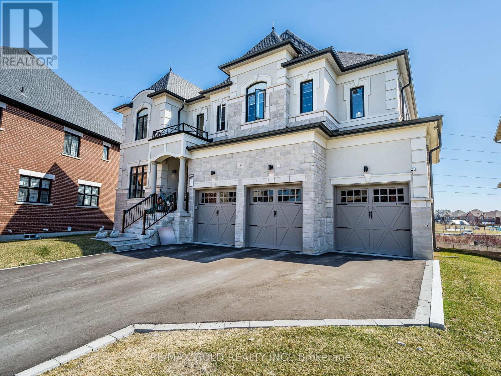 9 Mountain Vista Court, Vaughan (Kleinburg), Ontario  L4H 4W6 - Photo 5 - N12208774