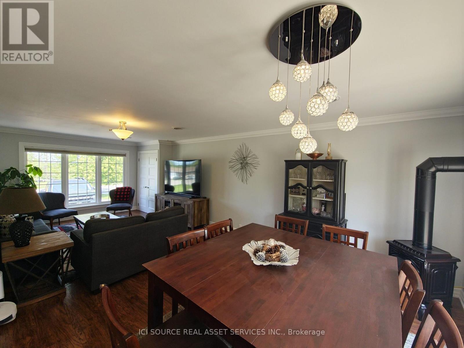 653 Simcoe Street, Brock, Ontario  L0K 1A0 - Photo 10 - N12208785