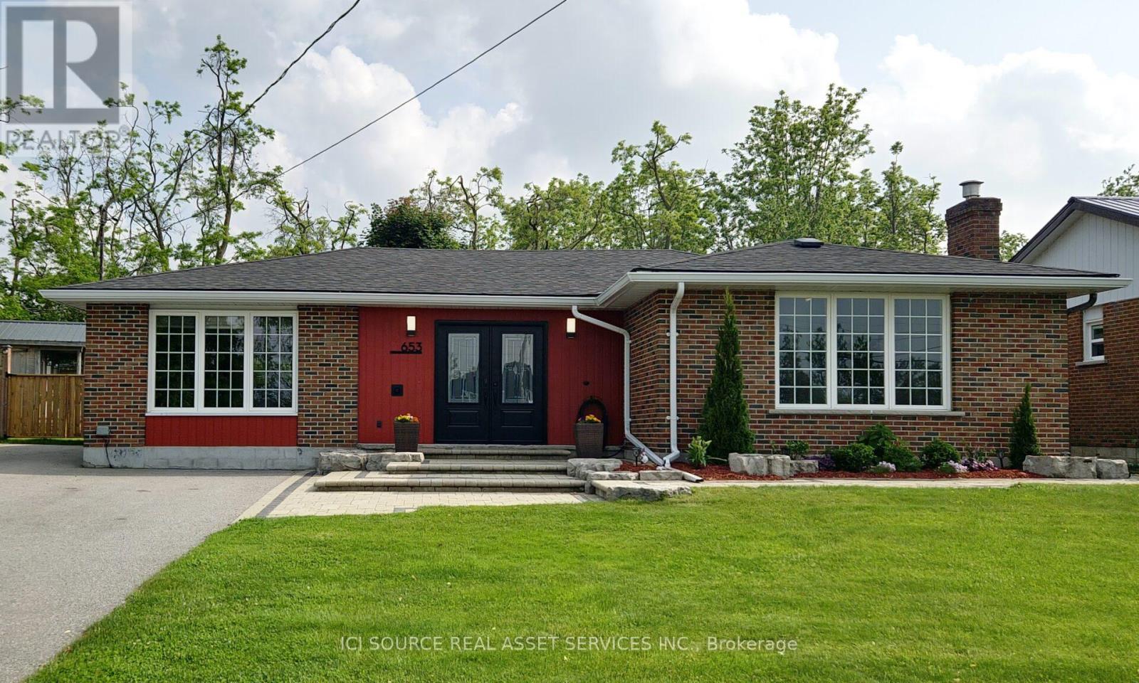 653 Simcoe Street, Brock, Ontario  L0K 1A0 - Photo 2 - N12208785