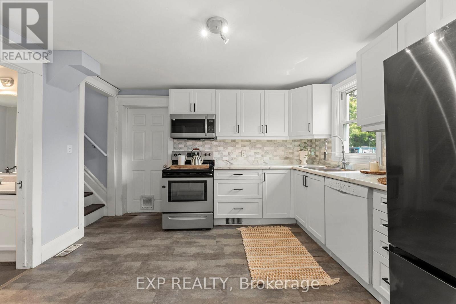 11027 Simcoe Street, Brock (Sunderland), Ontario  L0C 1H0 - Photo 12 - N12208842