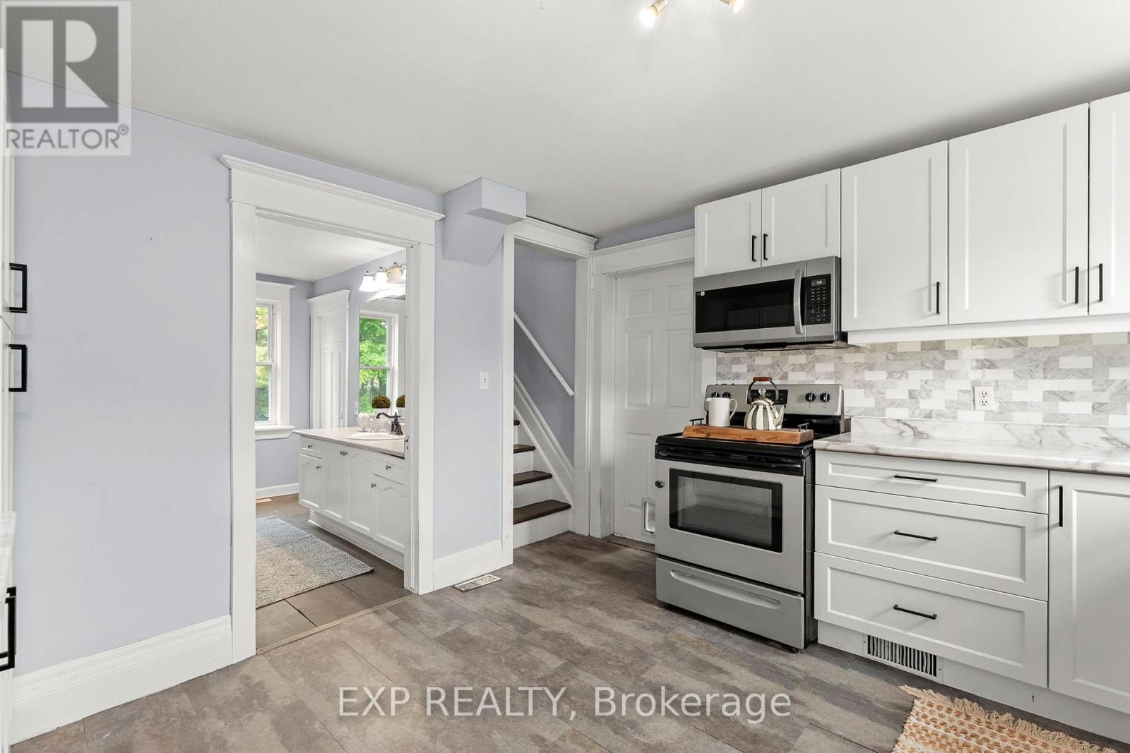 11027 Simcoe Street, Brock (Sunderland), Ontario  L0C 1H0 - Photo 13 - N12208842