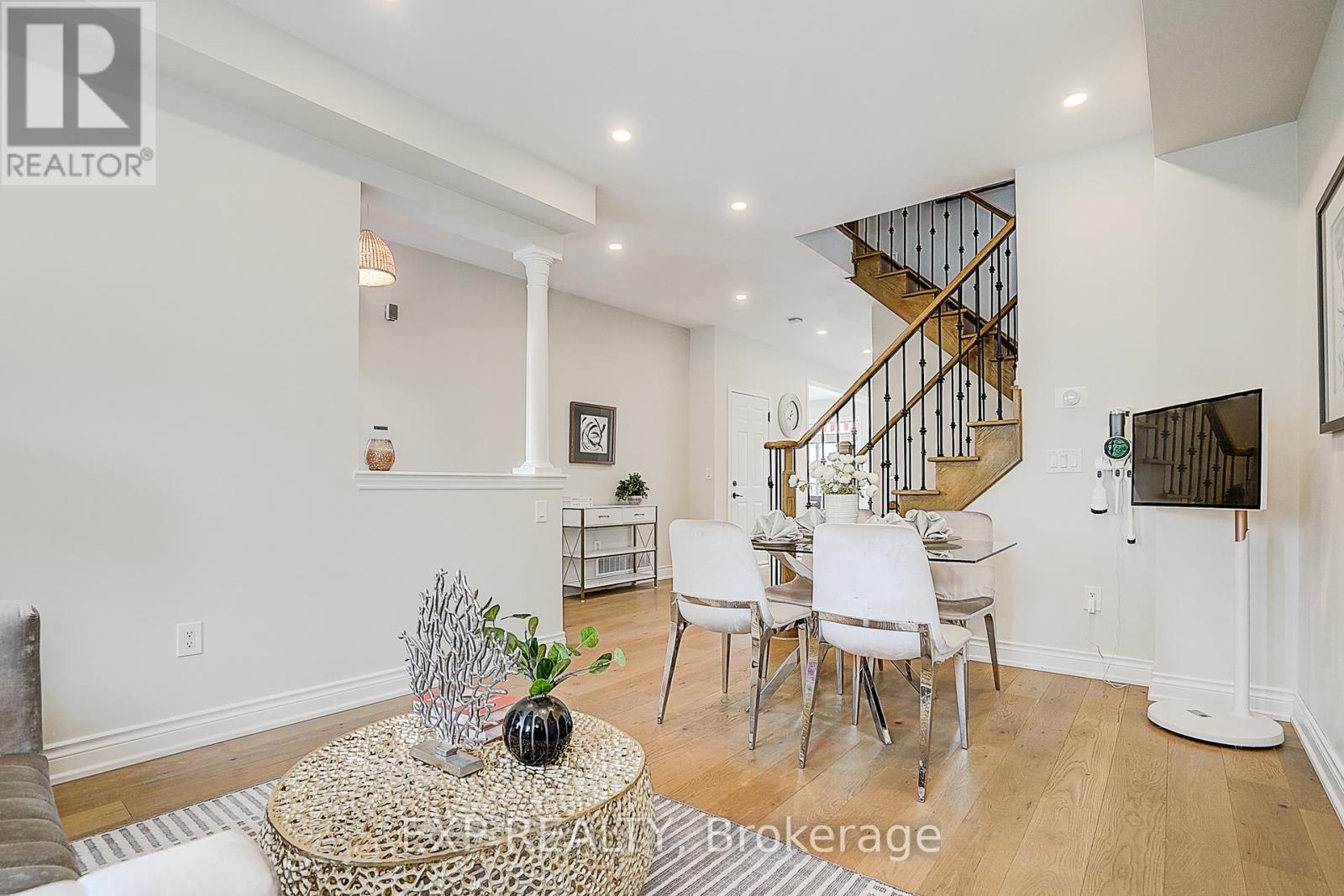 322 Stonebridge Drive, Markham (Berczy), Ontario  L6C 0C5 - Photo 8 - N12208851