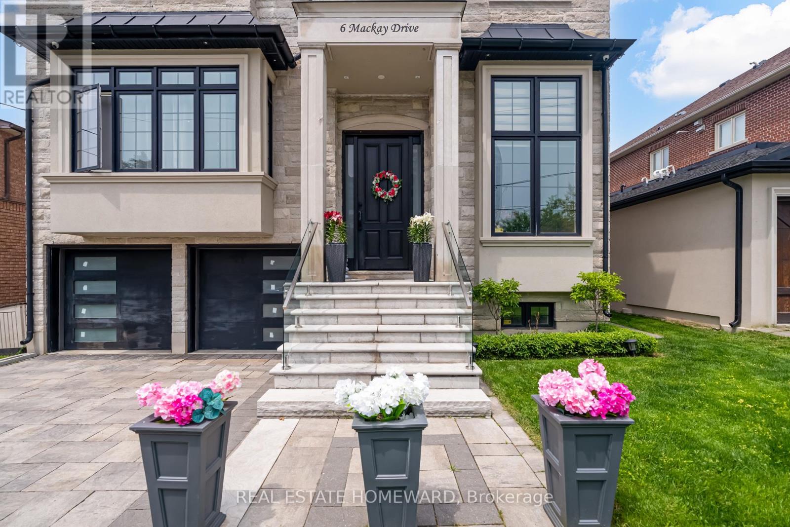 6 Mackay Drive, Richmond Hill, Ontario  L4C 6P1 - Photo 2 - N12208870