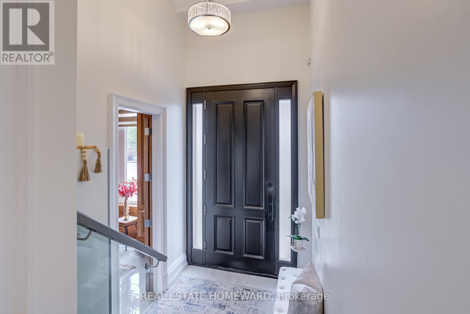 6 Mackay Drive, Richmond Hill, Ontario  L4C 6P1 - Photo 3 - N12208870