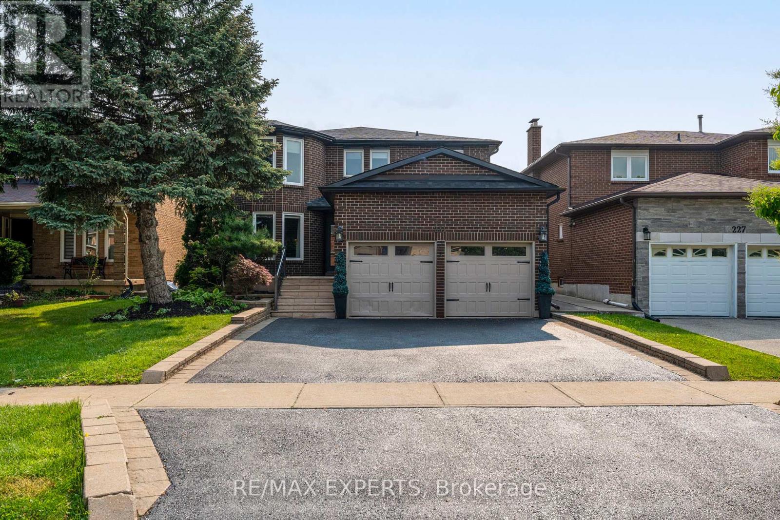 231 Ridgefield Crescent, Vaughan, Ontario  L6A 1J6 - Photo 1 - N12209029
