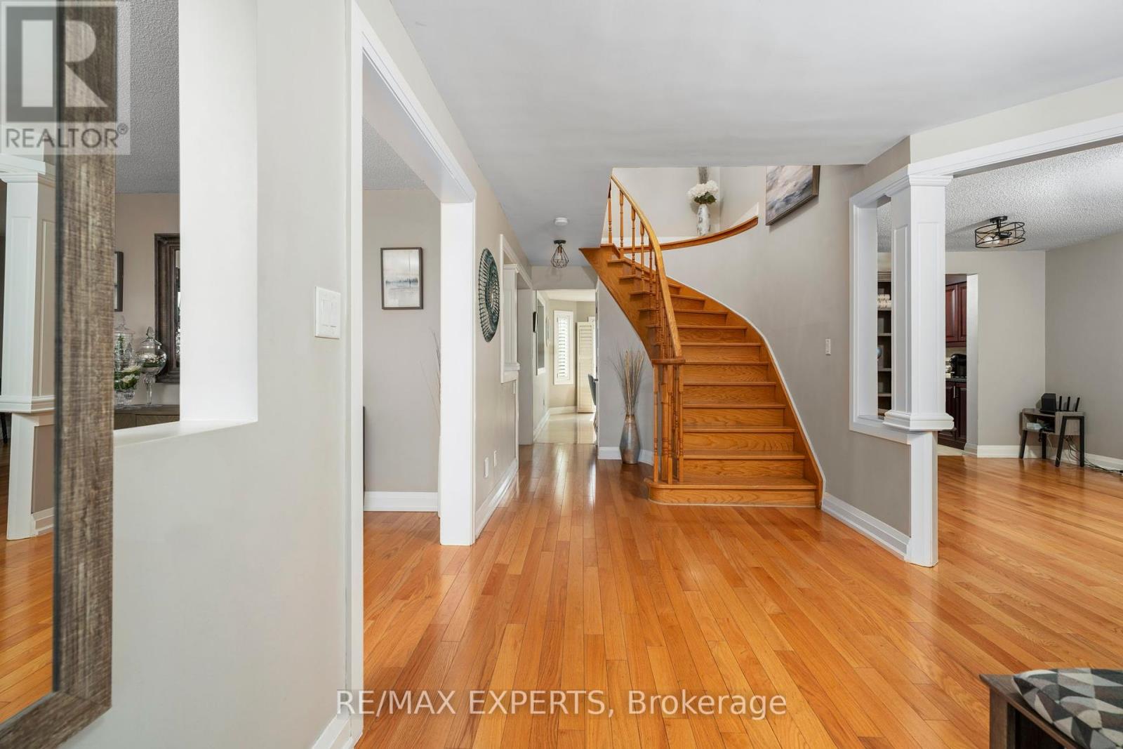 231 Ridgefield Crescent, Vaughan, Ontario  L6A 1J6 - Photo 4 - N12209029