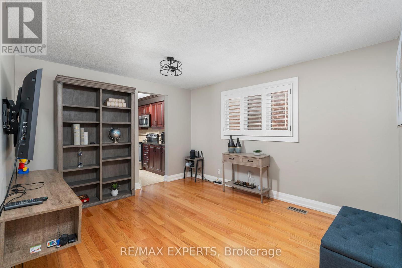 231 Ridgefield Crescent, Vaughan, Ontario  L6A 1J6 - Photo 6 - N12209029