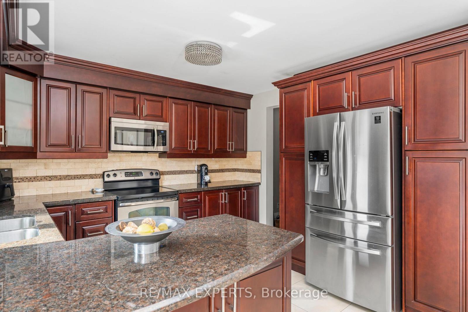 231 Ridgefield Crescent, Vaughan, Ontario  L6A 1J6 - Photo 9 - N12209029