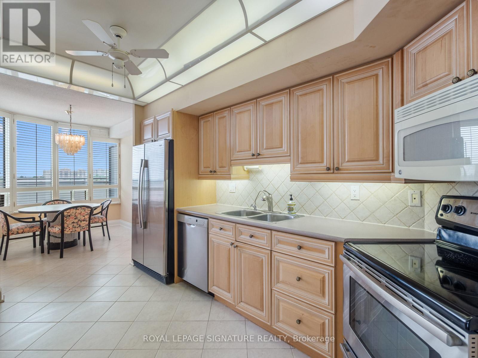 714 - 333 Clark Avenue W, Vaughan, Ontario  L4J 7K4 - Photo 8 - N12209075