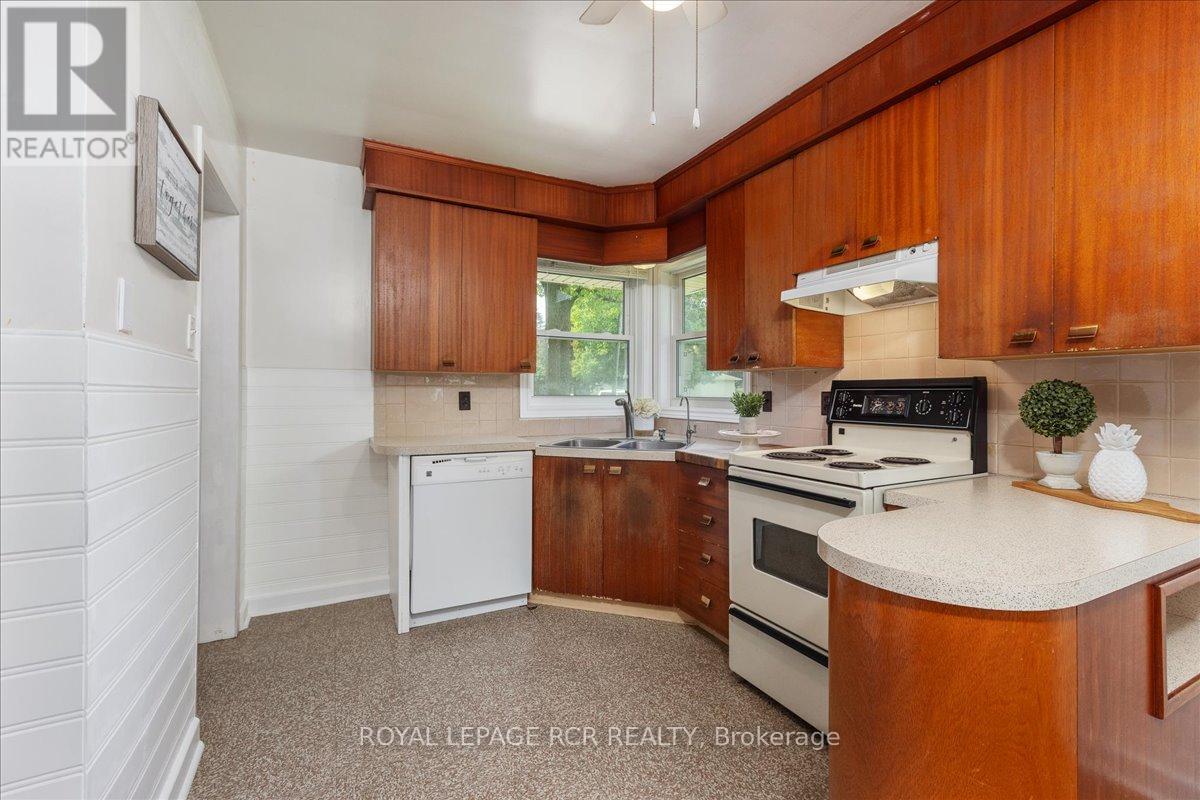 27 Victory Drive, East Gwillimbury, Ontario  L0G 1M0 - Photo 18 - N12209105