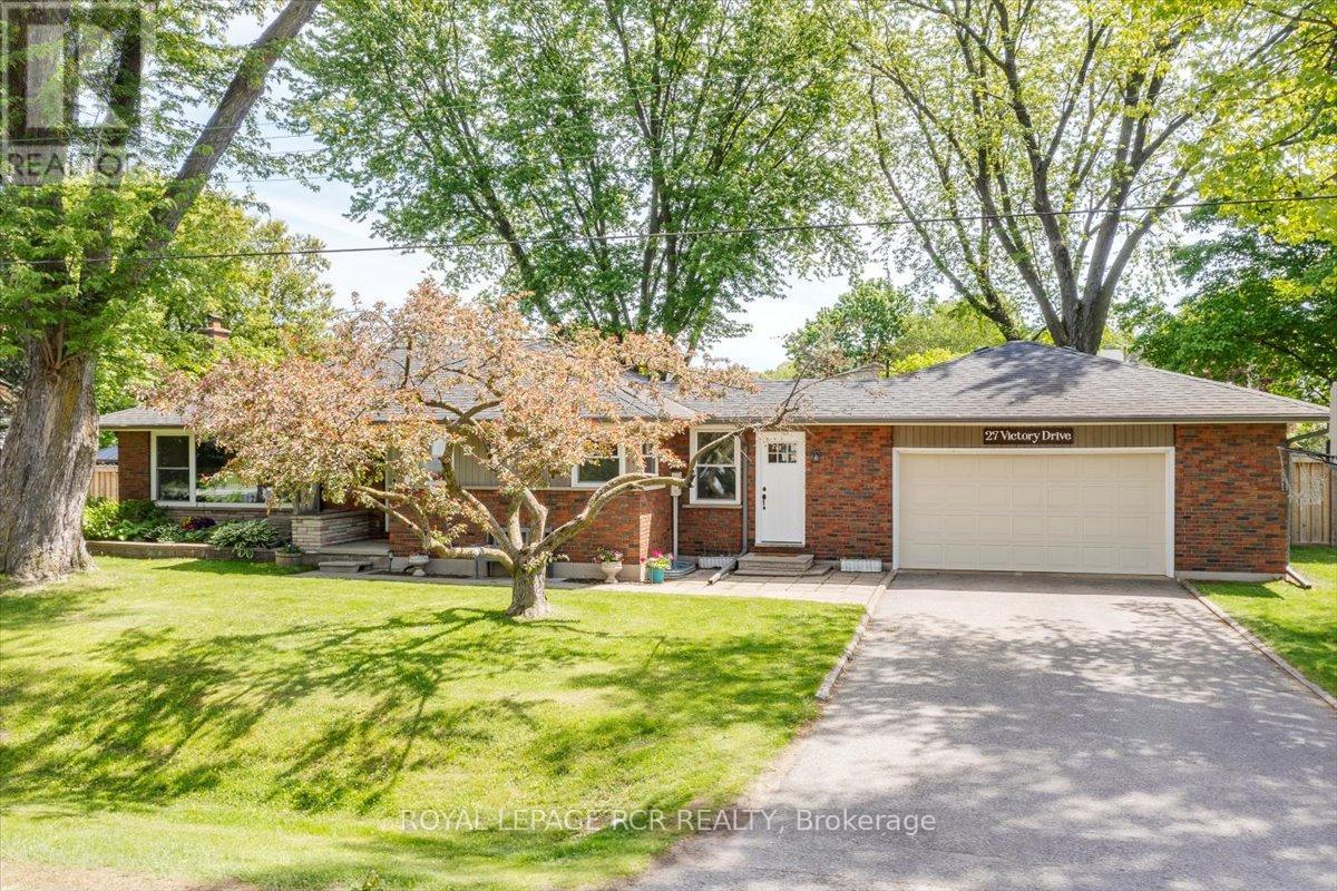 27 Victory Drive, East Gwillimbury, Ontario  L0G 1M0 - Photo 3 - N12209105