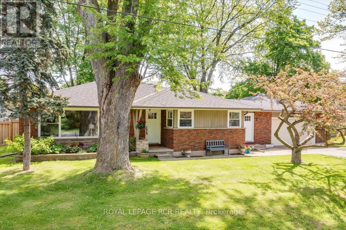 27 Victory Drive, East Gwillimbury, Ontario  L0G 1M0 - Photo 4 - N12209105