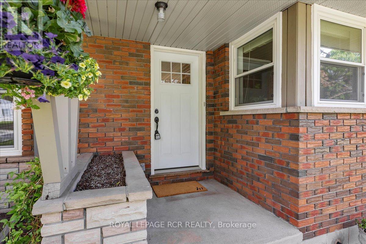 27 Victory Drive, East Gwillimbury, Ontario  L0G 1M0 - Photo 9 - N12209105