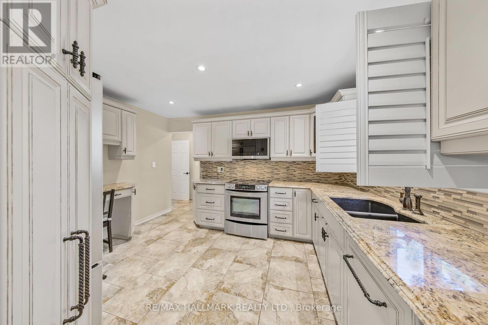 134 Romfield Circuit, Markham, Ontario  L3T 3H9 - Photo 16 - N12209184
