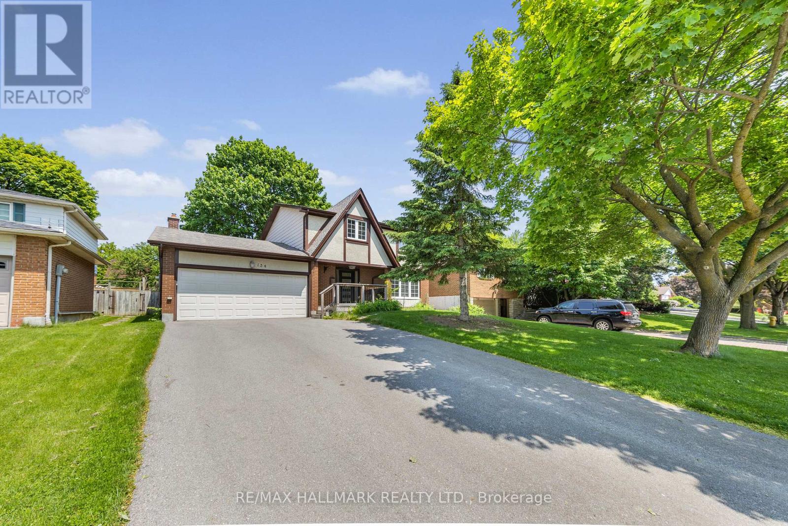 134 Romfield Circuit, Markham, Ontario  L3T 3H9 - Photo 3 - N12209184