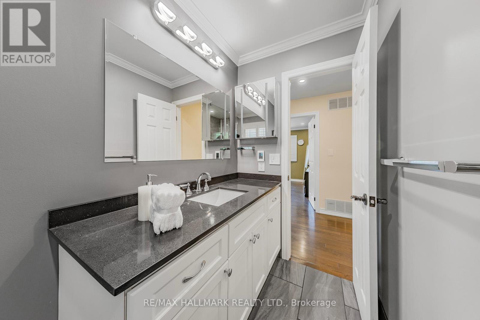 134 Romfield Circuit, Markham, Ontario  L3T 3H9 - Photo 34 - N12209184