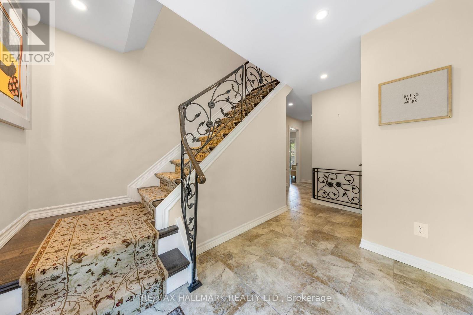 134 Romfield Circuit, Markham, Ontario  L3T 3H9 - Photo 5 - N12209184