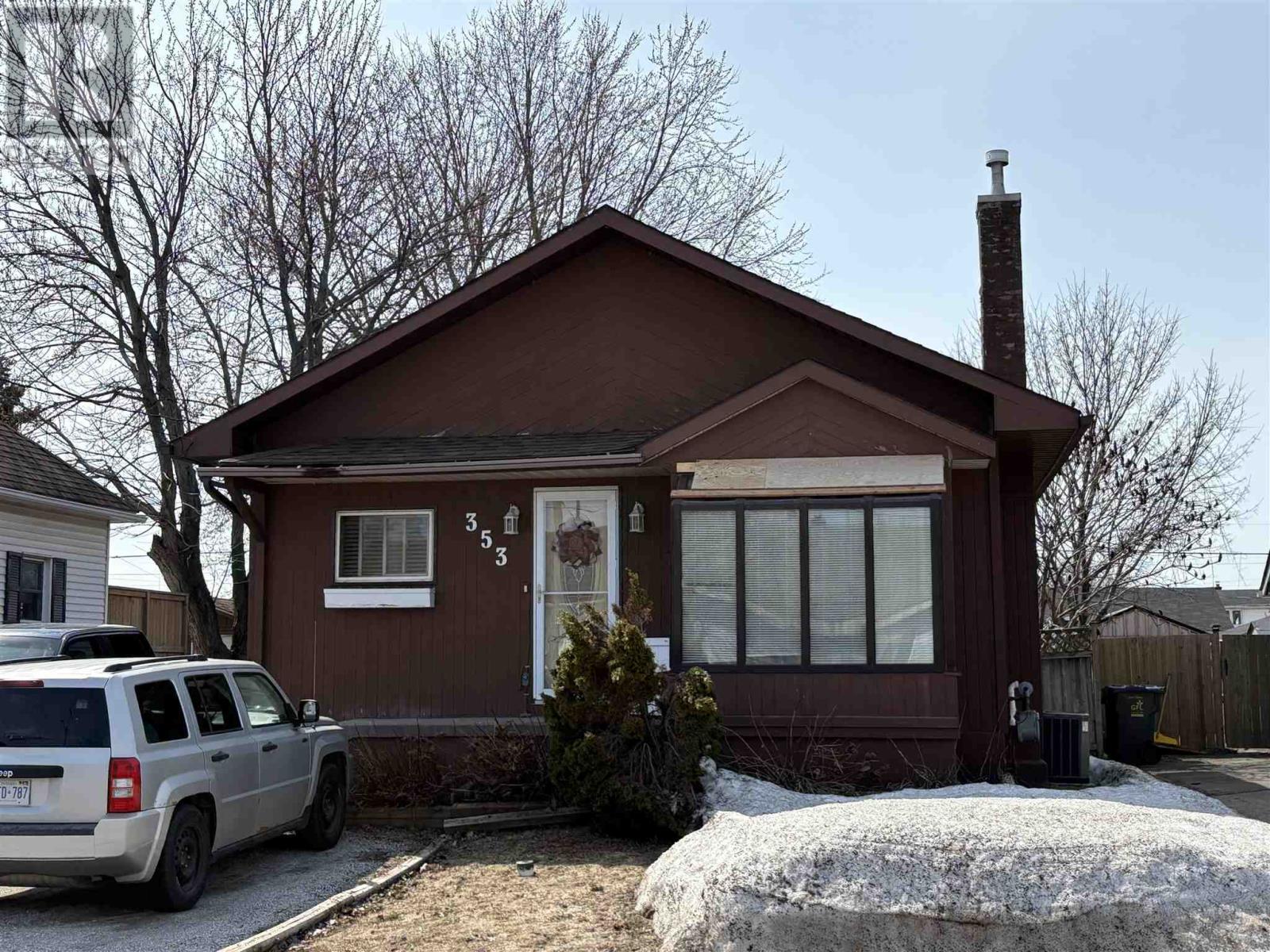 353 Moody St, Sault Ste. Marie, Ontario  P6C 3Z9 - Photo 1 - SM250815