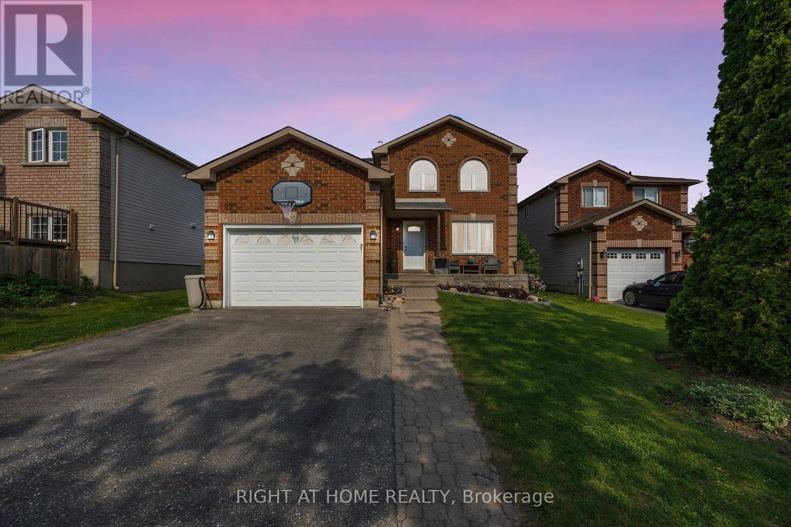 29 HERSEY CRESCENT, Barrie, Ontario