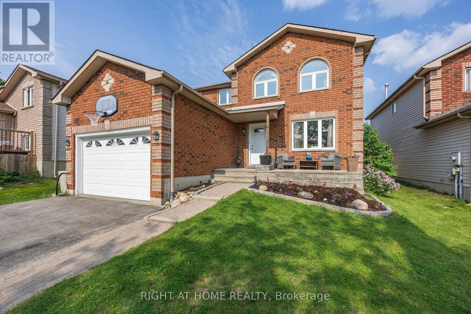 29 Hersey Crescent, Barrie, Ontario  L4N 8P7 - Photo 2 - S12208742