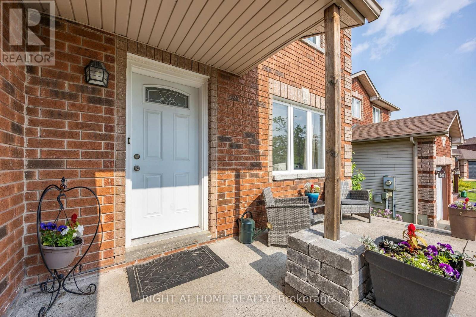 29 Hersey Crescent, Barrie, Ontario  L4N 8P7 - Photo 4 - S12208742