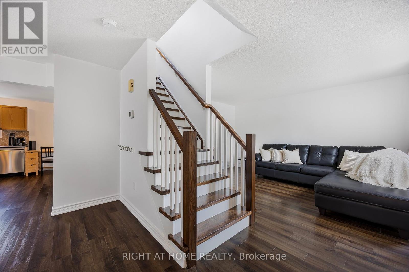 29 Hersey Crescent, Barrie, Ontario  L4N 8P7 - Photo 5 - S12208742