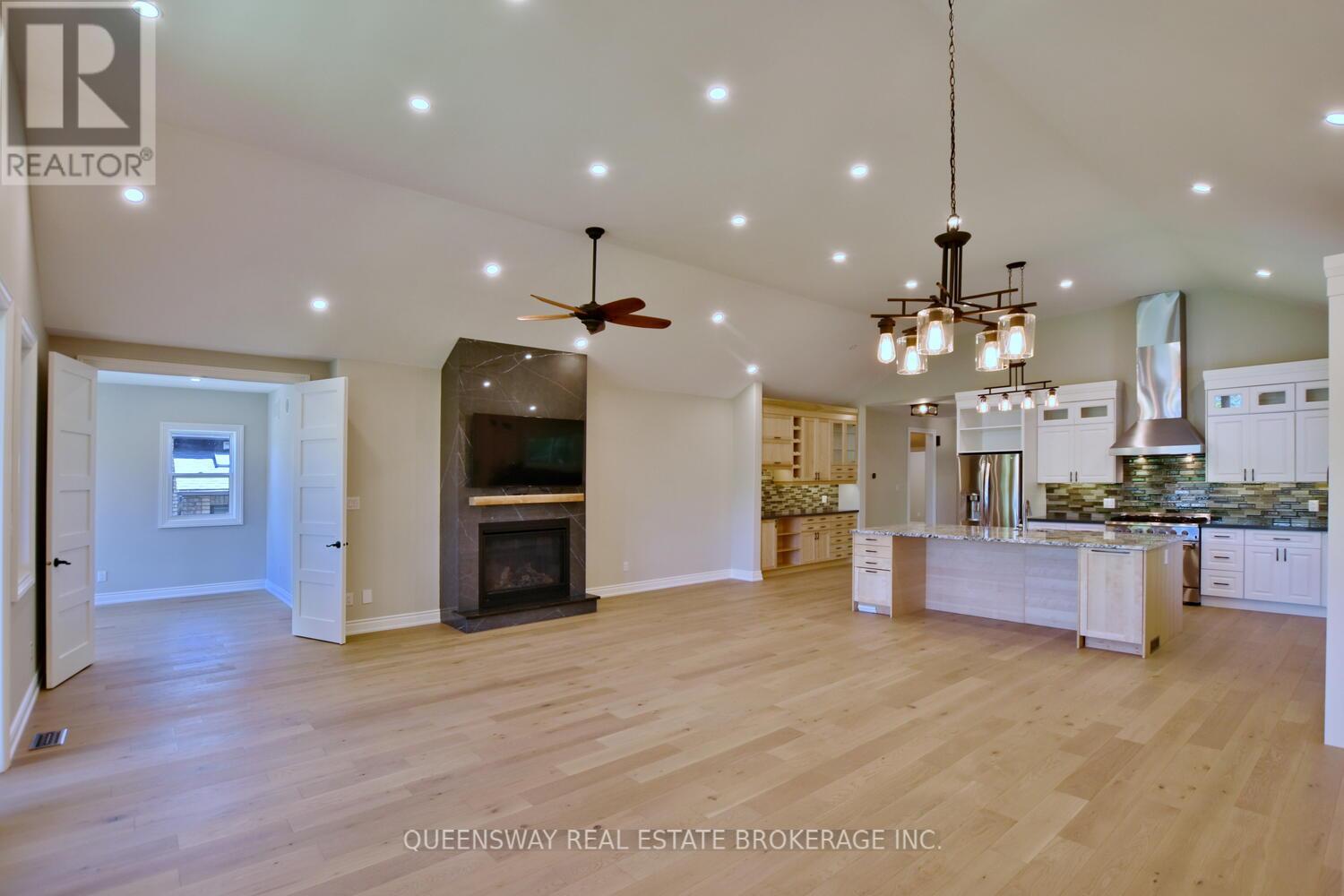 1852 River Road W, Wasaga Beach, Ontario  L9Z 1K9 - Photo 10 - S12208761