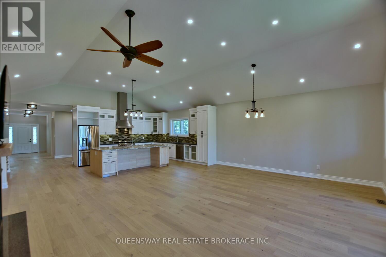 1852 River Road W, Wasaga Beach, Ontario  L9Z 1K9 - Photo 12 - S12208761