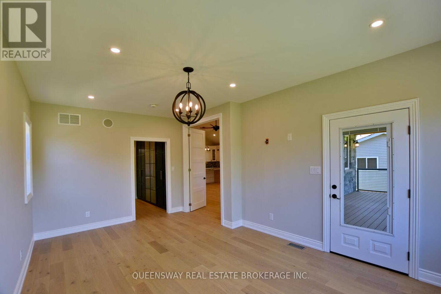 1852 River Road W, Wasaga Beach, Ontario  L9Z 1K9 - Photo 14 - S12208761