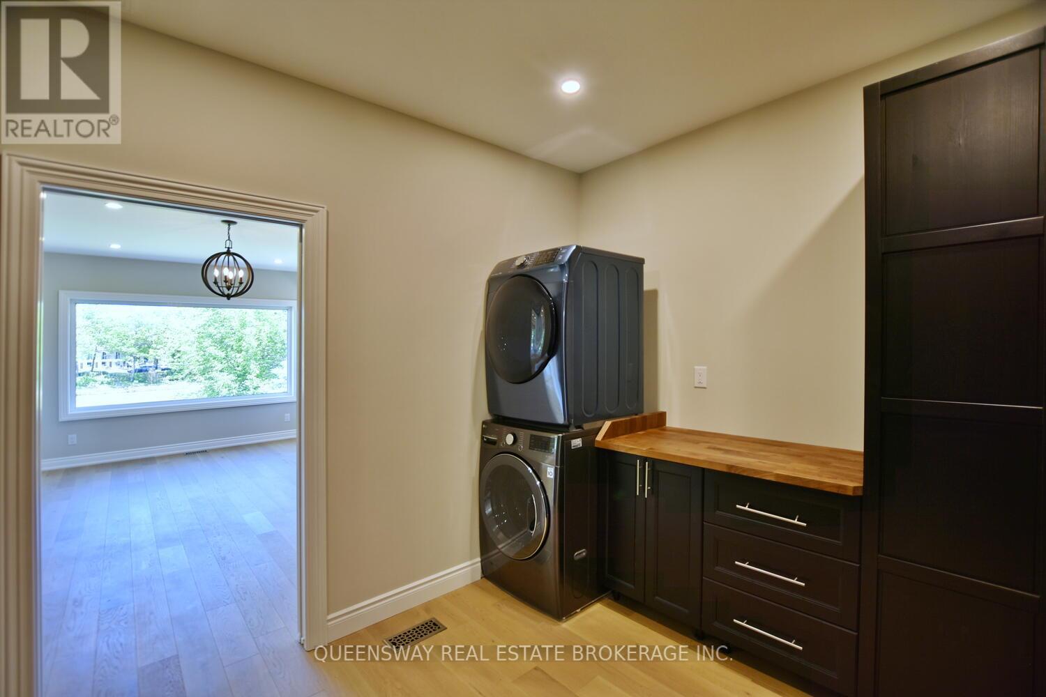1852 River Road W, Wasaga Beach, Ontario  L9Z 1K9 - Photo 15 - S12208761