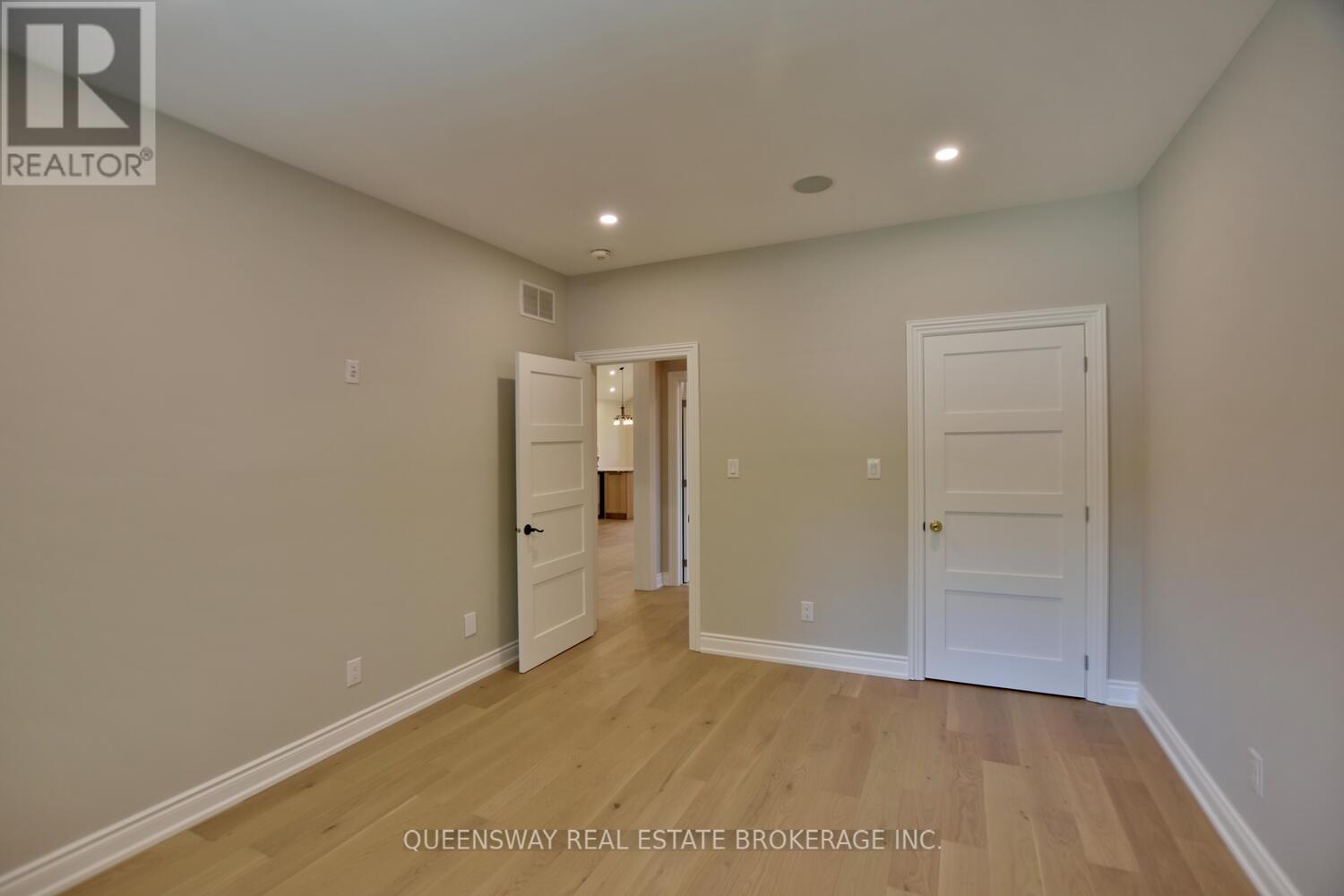 1852 River Road W, Wasaga Beach, Ontario  L9Z 1K9 - Photo 18 - S12208761