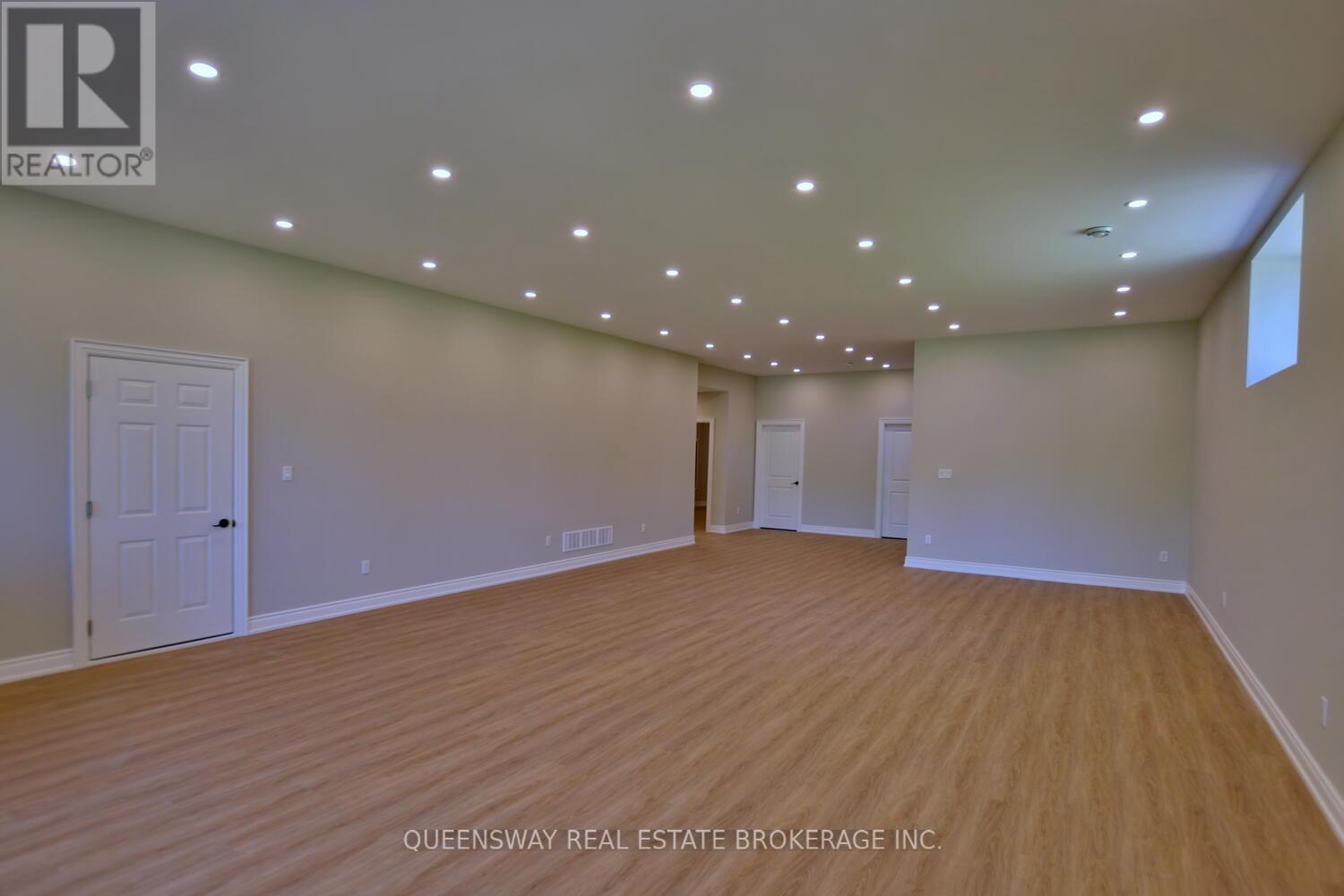 1852 River Road W, Wasaga Beach, Ontario  L9Z 1K9 - Photo 30 - S12208761