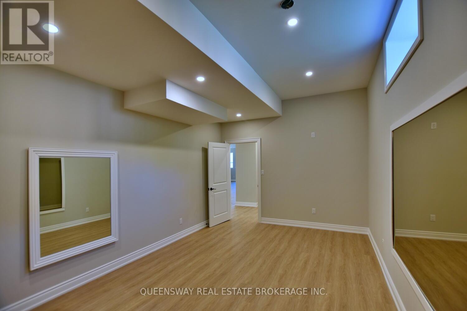 1852 River Road W, Wasaga Beach, Ontario  L9Z 1K9 - Photo 32 - S12208761
