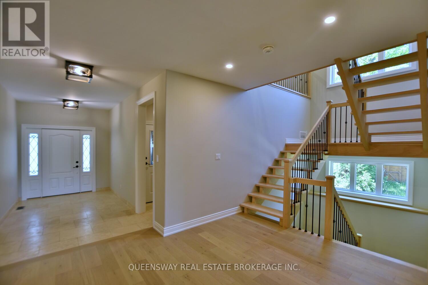 1852 River Road W, Wasaga Beach, Ontario  L9Z 1K9 - Photo 4 - S12208761