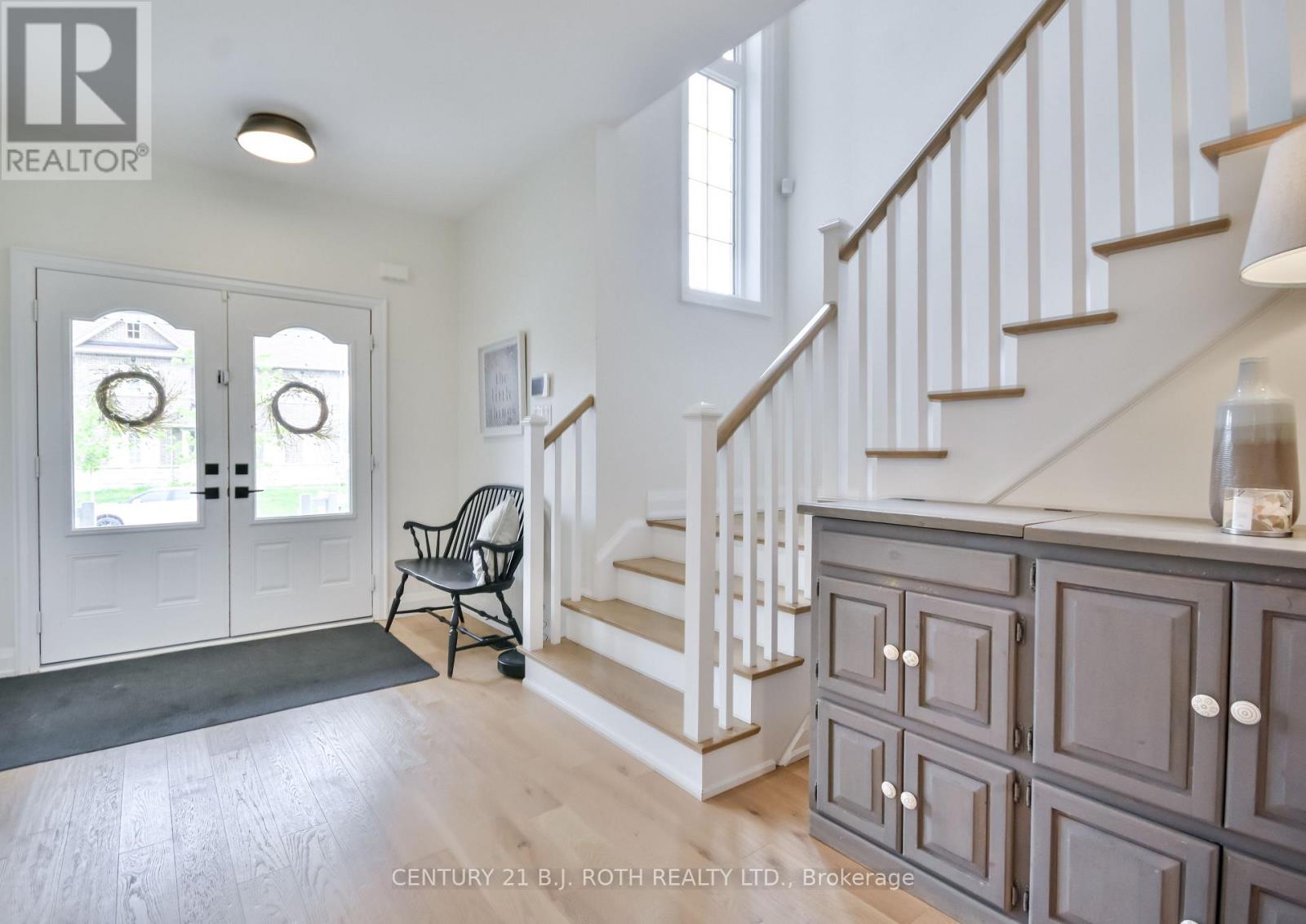 61 Muirfield Drive, Barrie, Ontario  L4N 6J9 - Photo 4 - S12208837