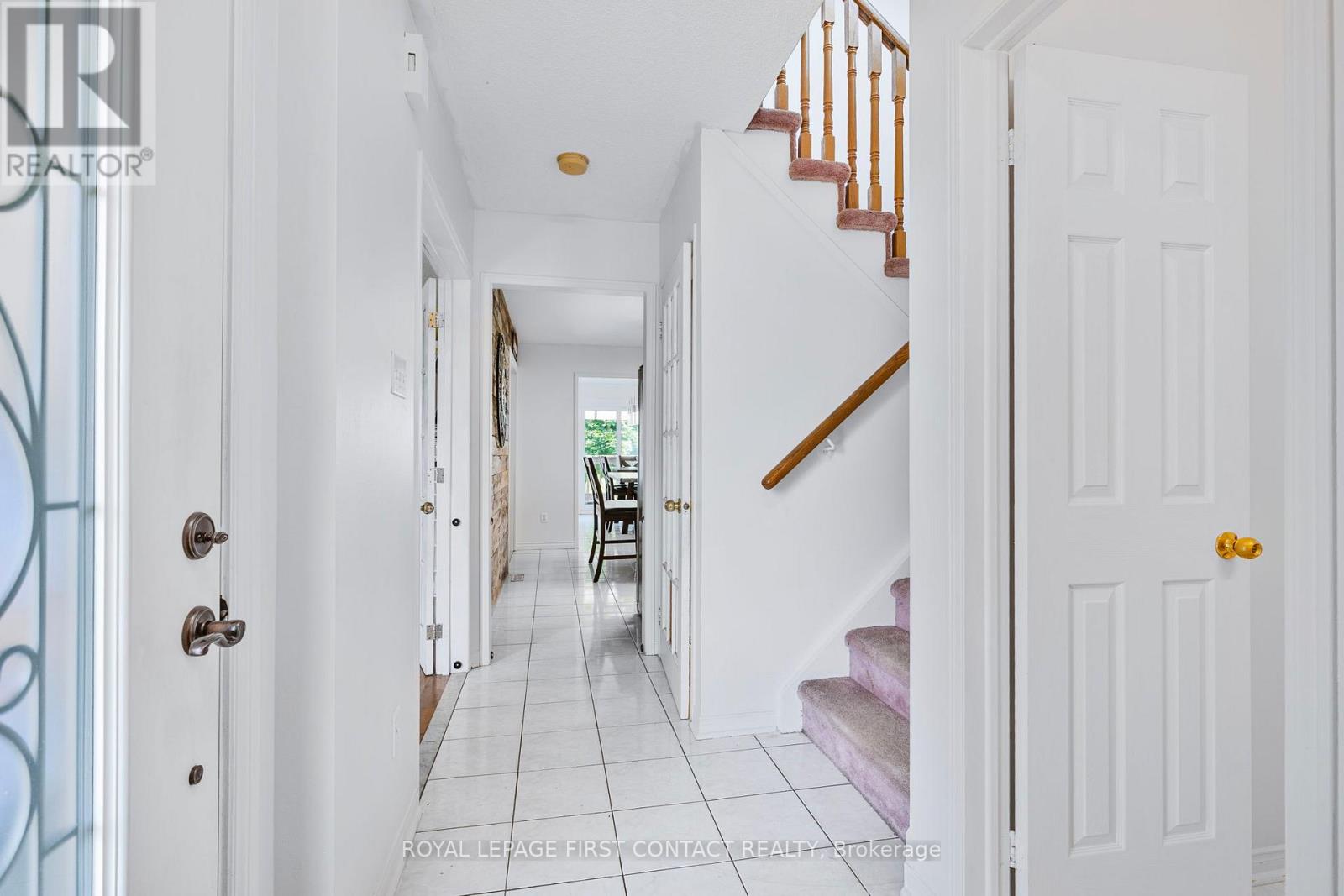 22 Bishop Drive, Barrie, Ontario  L4N 6Y6 - Photo 4 - S12209009