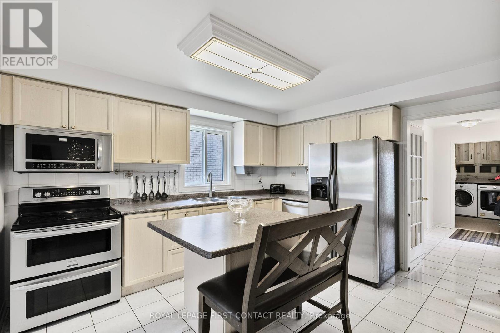 22 Bishop Drive, Barrie, Ontario  L4N 6Y6 - Photo 6 - S12209009