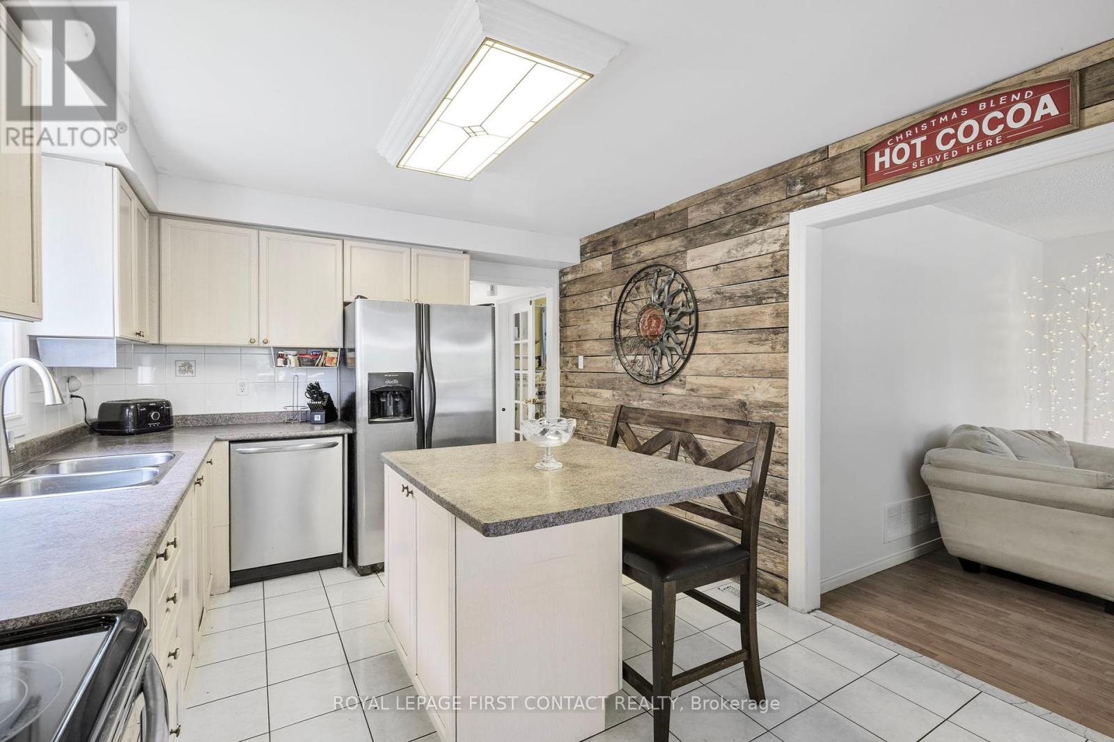 22 Bishop Drive, Barrie, Ontario  L4N 6Y6 - Photo 8 - S12209009