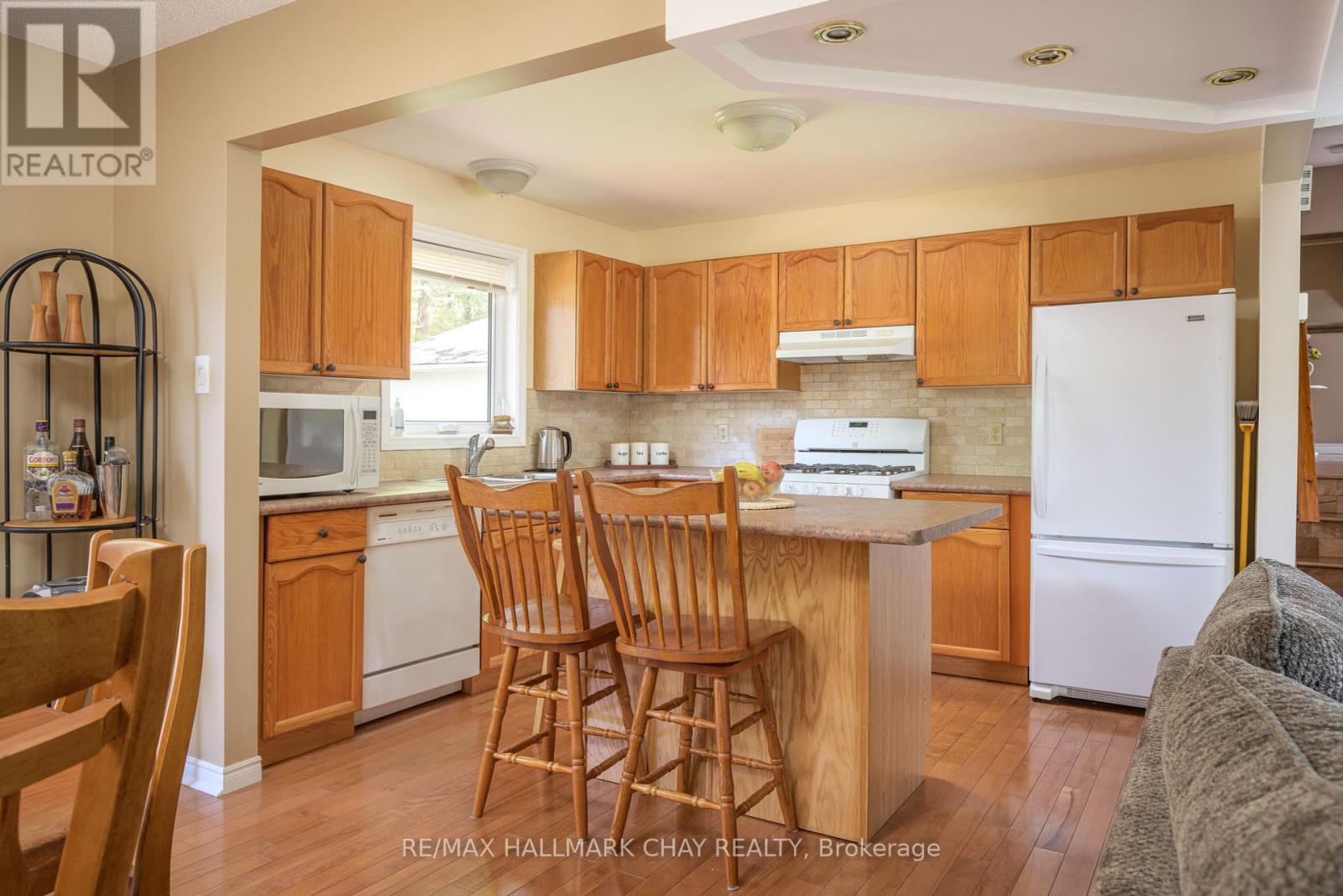 15 Oaktree Court, Wasaga Beach, Ontario  L9Z 2S3 - Photo 14 - S12209026