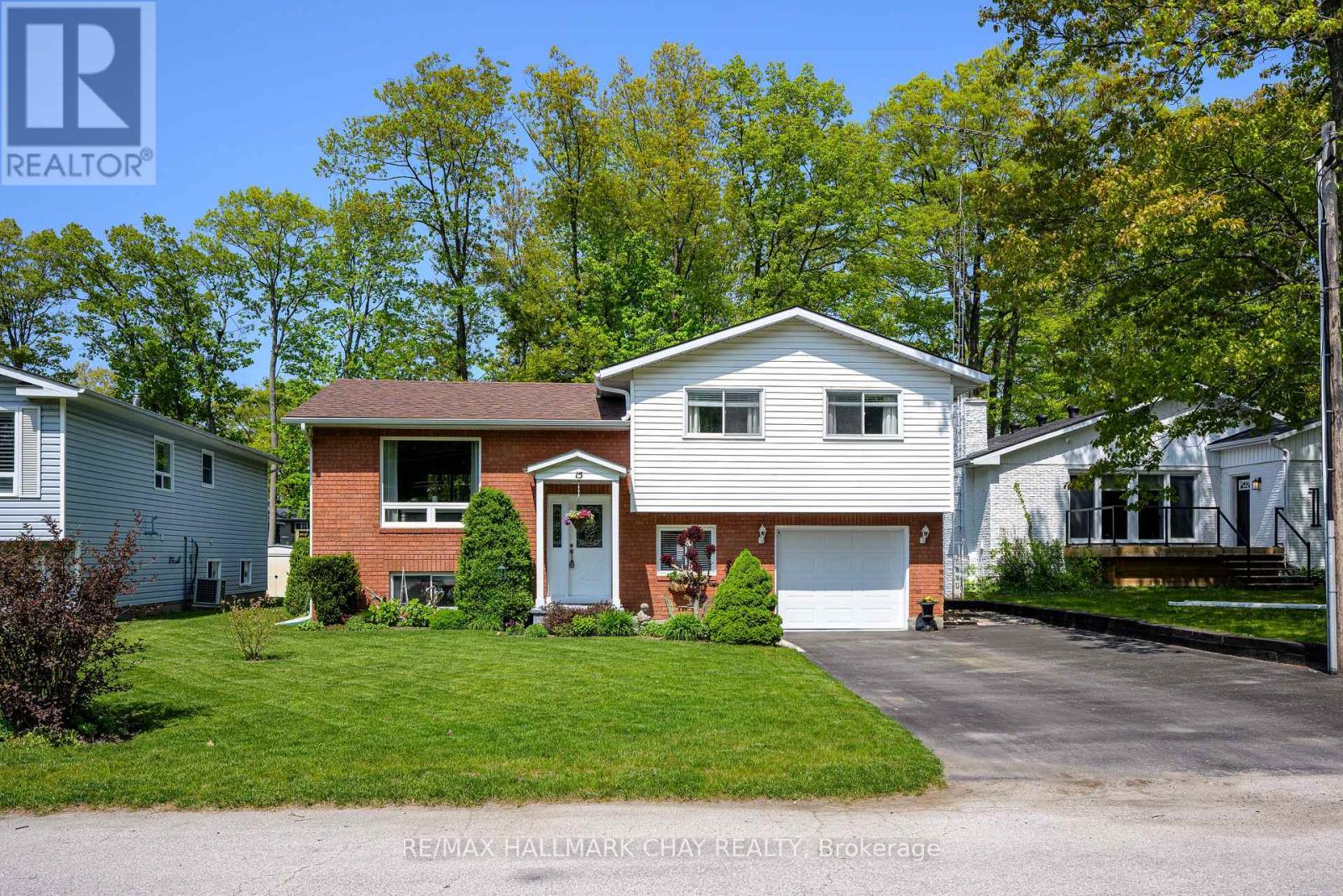 15 Oaktree Court, Wasaga Beach, Ontario  L9Z 2S3 - Photo 2 - S12209026