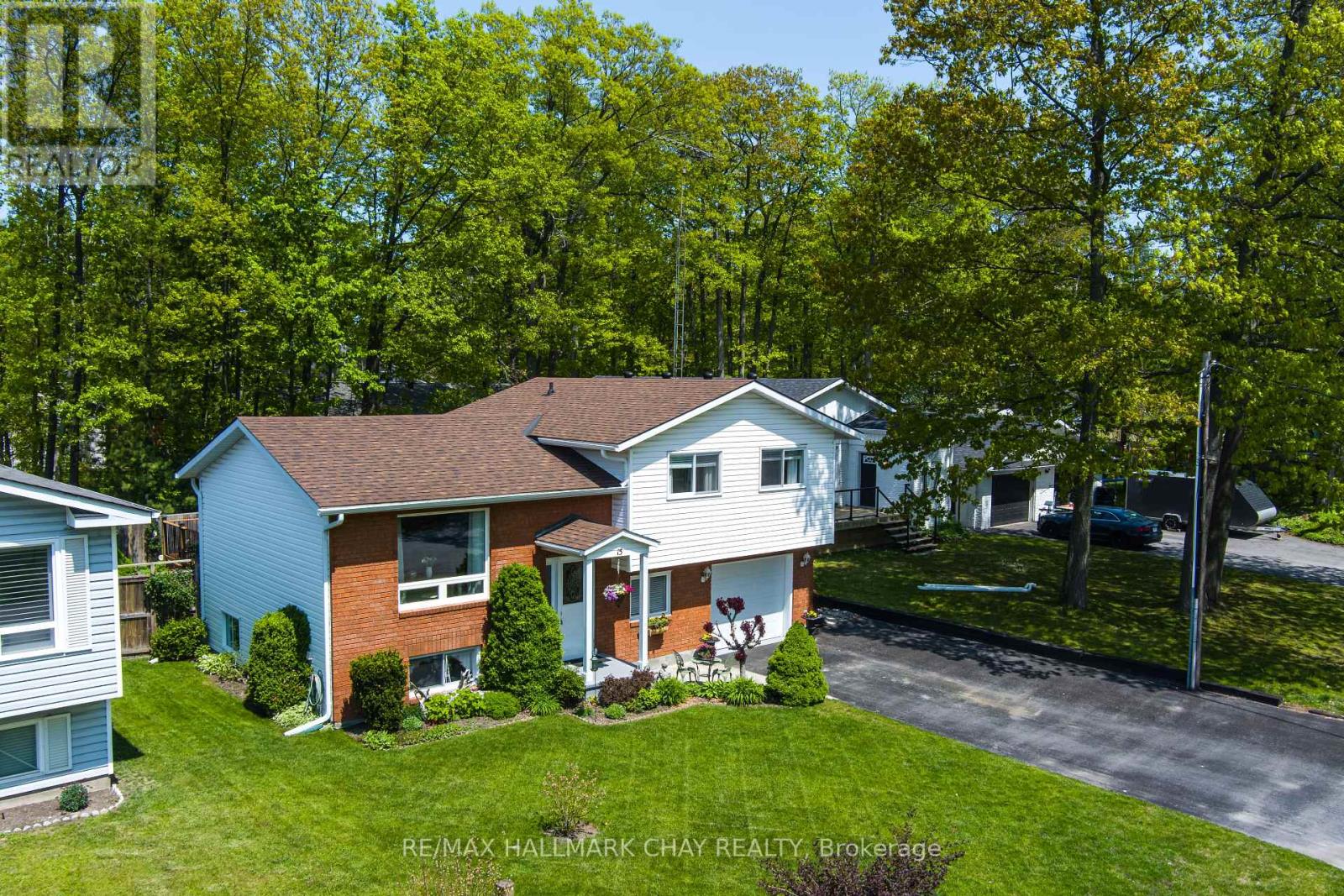 15 Oaktree Court, Wasaga Beach, Ontario  L9Z 2S3 - Photo 4 - S12209026